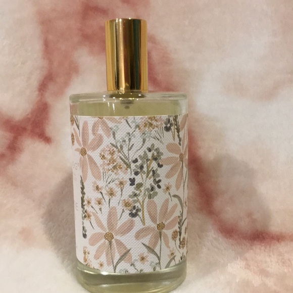 Sand + Fog Scented Cashmere & Linen Linen Room Spray NWT 107ml Sand +Fog Home - Picture 10 of 16